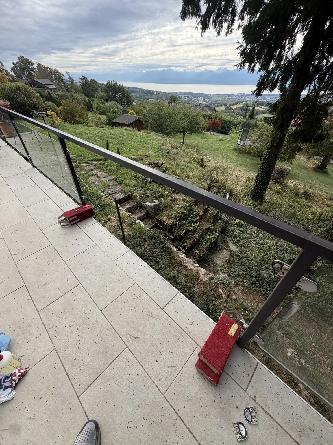 Garde-corps de terrasse à Arzier pendant le remplacement des vitrages feuilletés