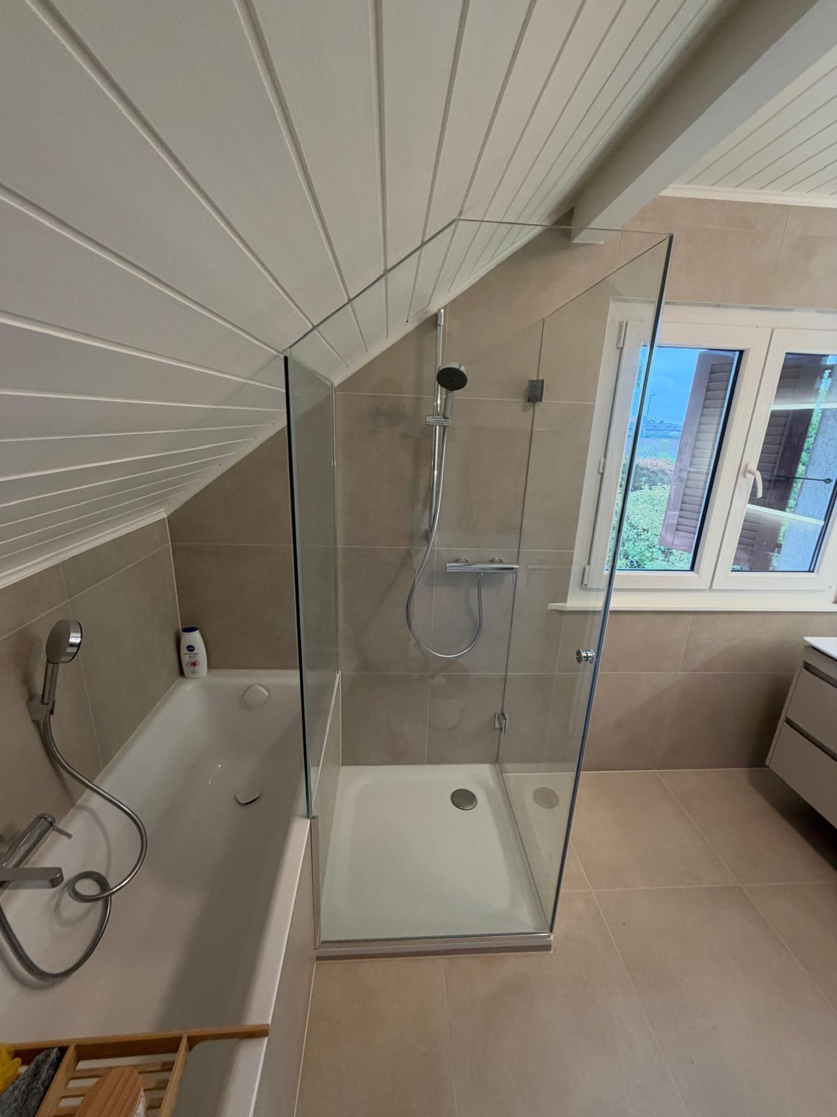 Chantier de paroi et porte de douche sur mesure à Collex-Bossy par RG Vitrerie