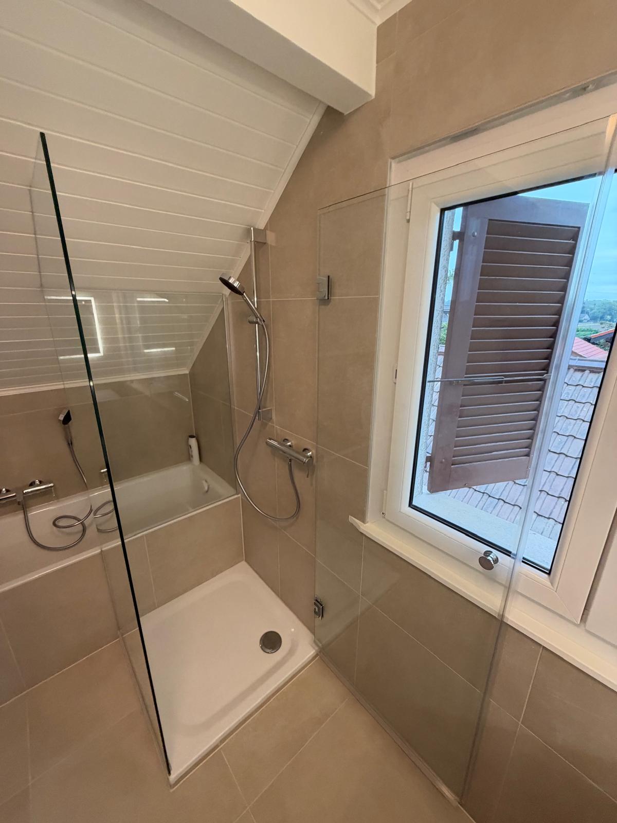 Chantier de paroi et porte de douche sur mesure à Collex-Bossy par RG Vitrerie