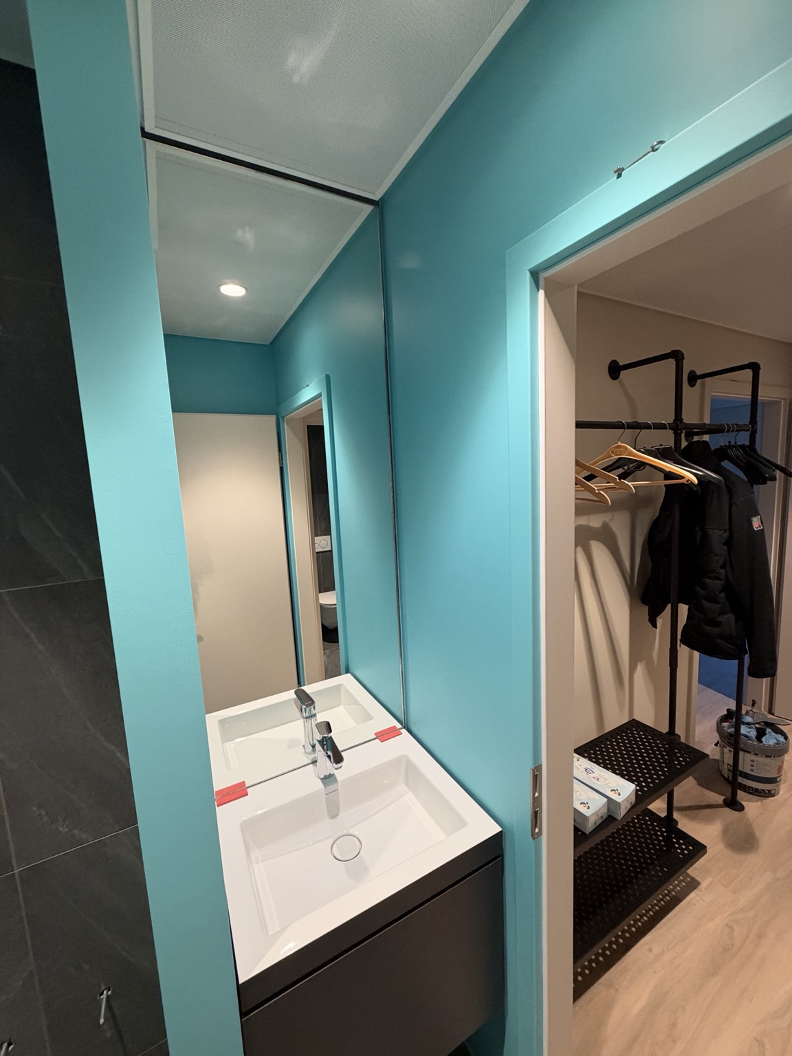 Miroirs sur mesure installés dans un chantier à Rive, Genève