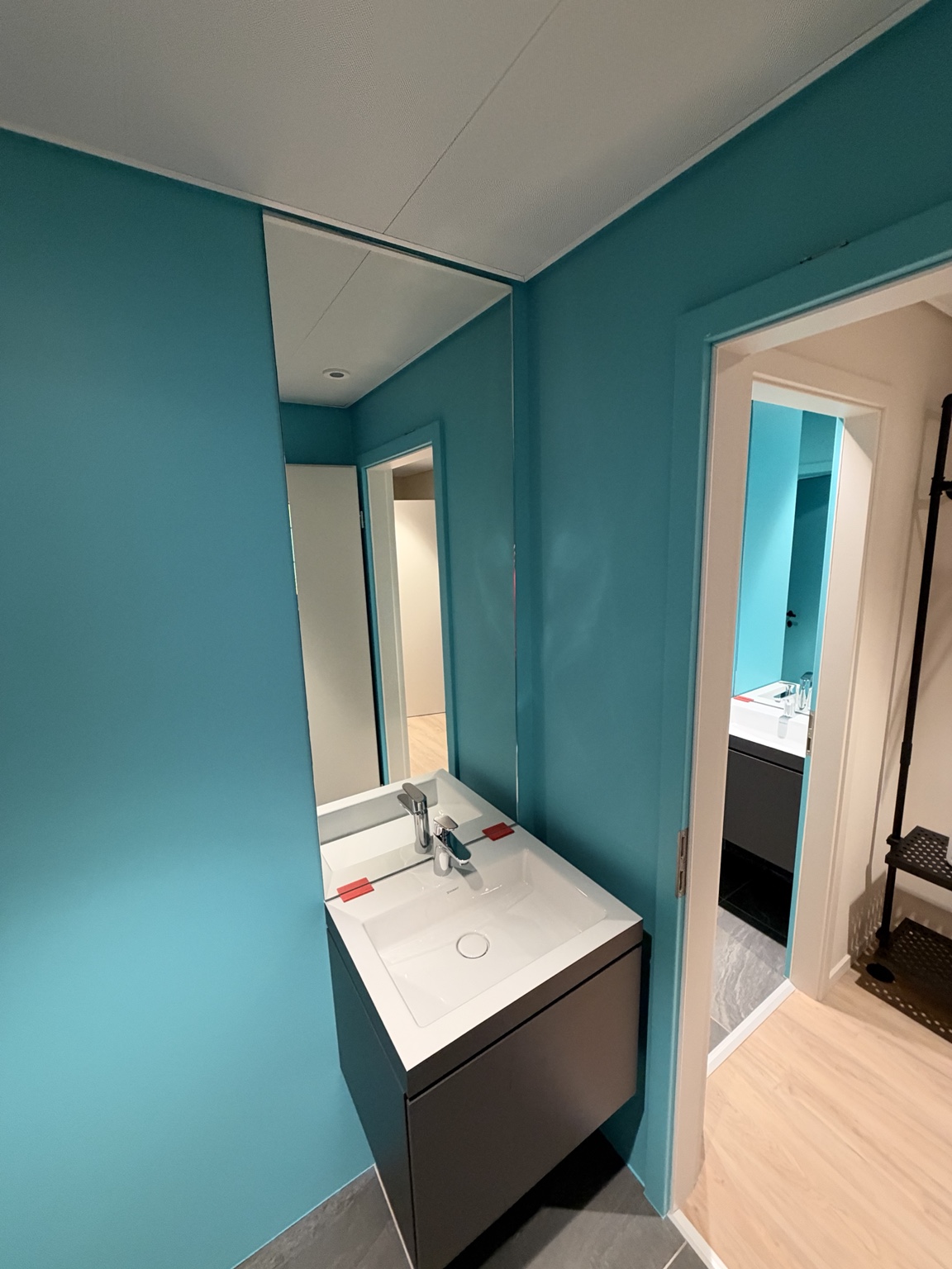 Miroirs sur mesure installés dans un chantier à Rive, Genève
