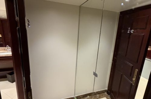Miroirs muraux sur mesure de 6 mm à bords polis posés par RG Vitrerie